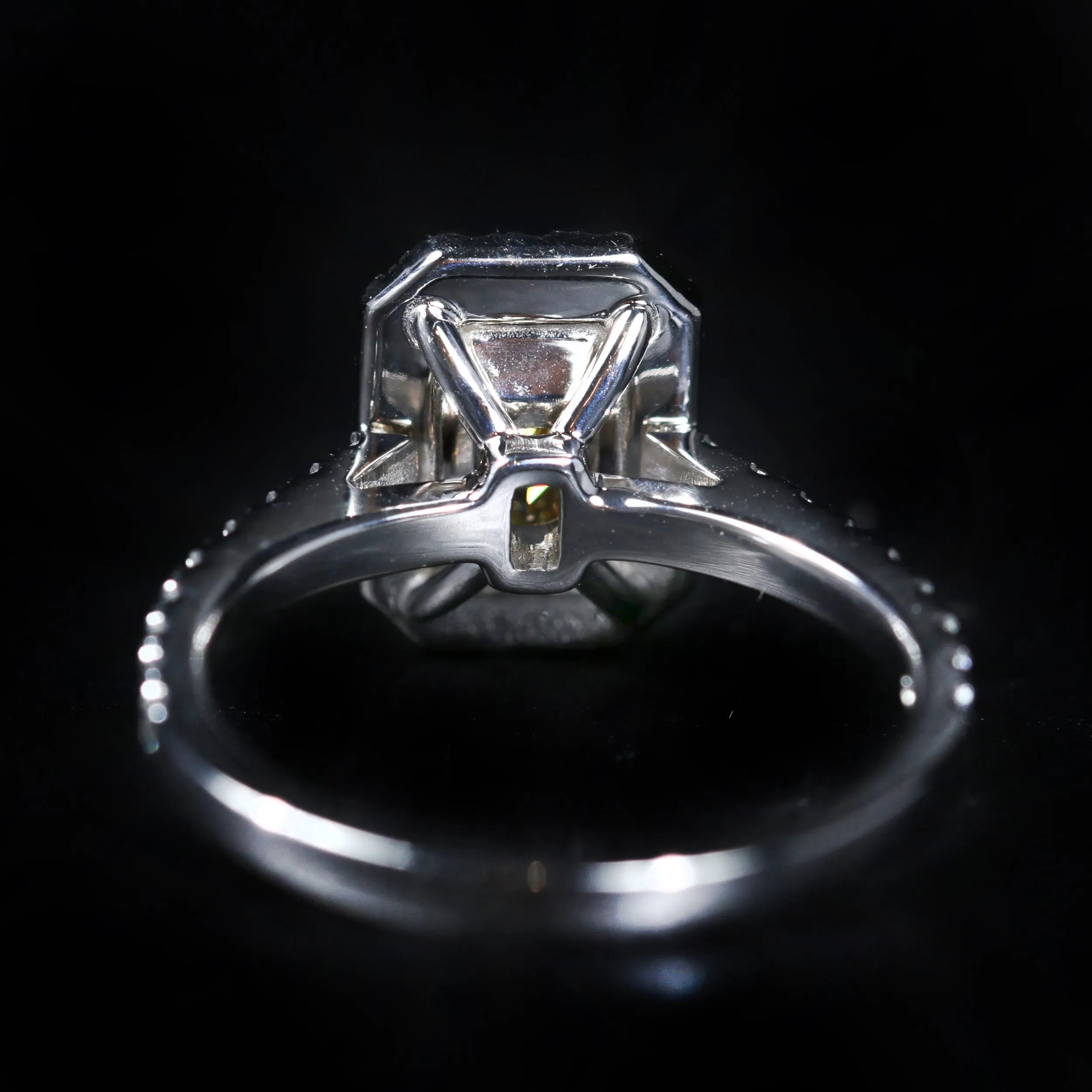 18k White Gold GIA 1.36 Carat Fancy Light Yellow Diamond Ring