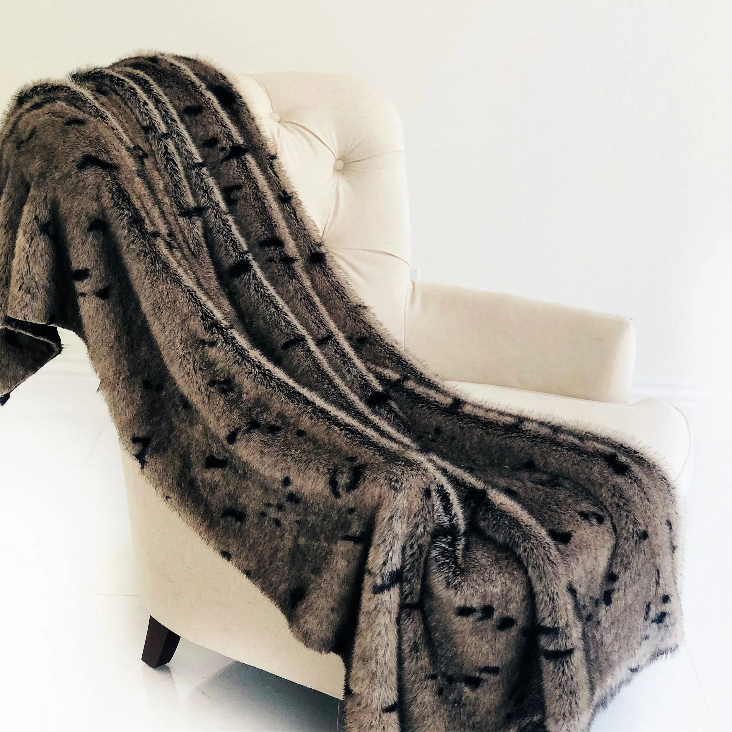 Gunmetal Gray Tones Tissavel Faux Fur Luxury Throw